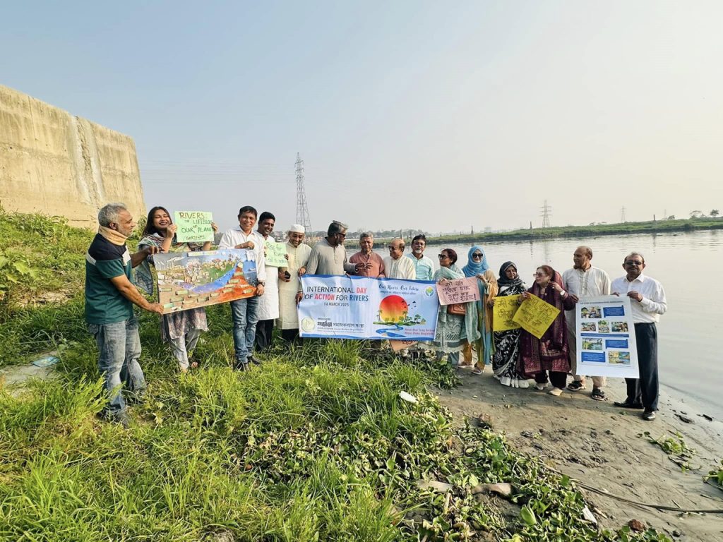 আন্তর্জাতিক নদীকৃত্য দিবস ২০২৬ উপলক্ষে ঢাকার বসিলায় বুড়িগঙ্গা নদীর তীরে এক  জনসভা ও গন-পদযাত্রা অনুষ্ঠিত হয়।